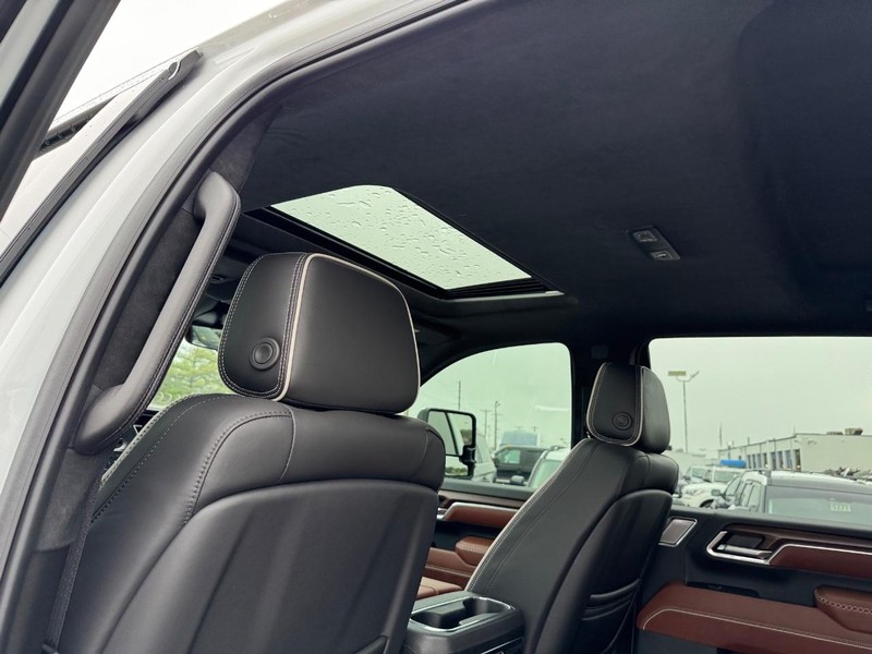 GMC Sierra 2500HD Vehicle Full-screen Gallery Image 12