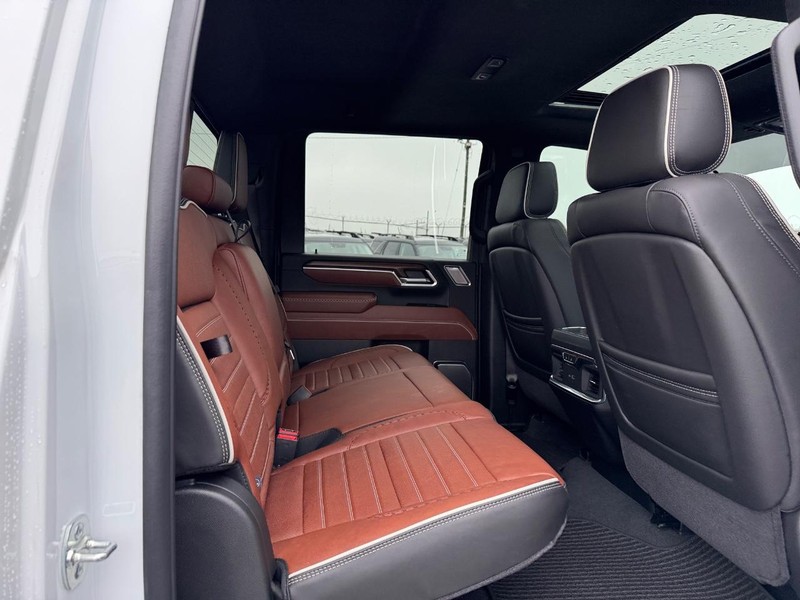 GMC Sierra 2500HD Vehicle Full-screen Gallery Image 13