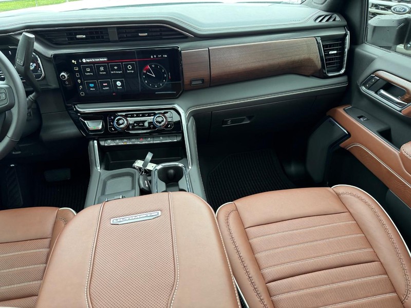 GMC Sierra 2500HD Vehicle Full-screen Gallery Image 15
