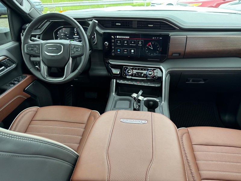 GMC Sierra 2500HD Vehicle Full-screen Gallery Image 16