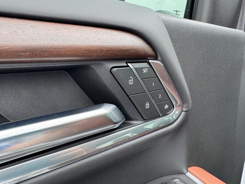 GMC Sierra 2500HD Vehicle Full-screen Gallery Image 19
