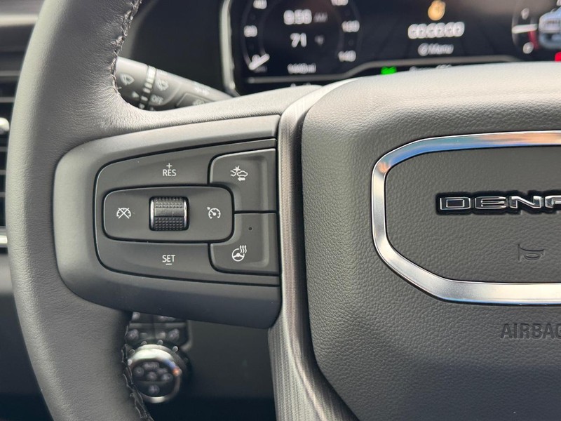GMC Sierra 2500HD Vehicle Full-screen Gallery Image 21