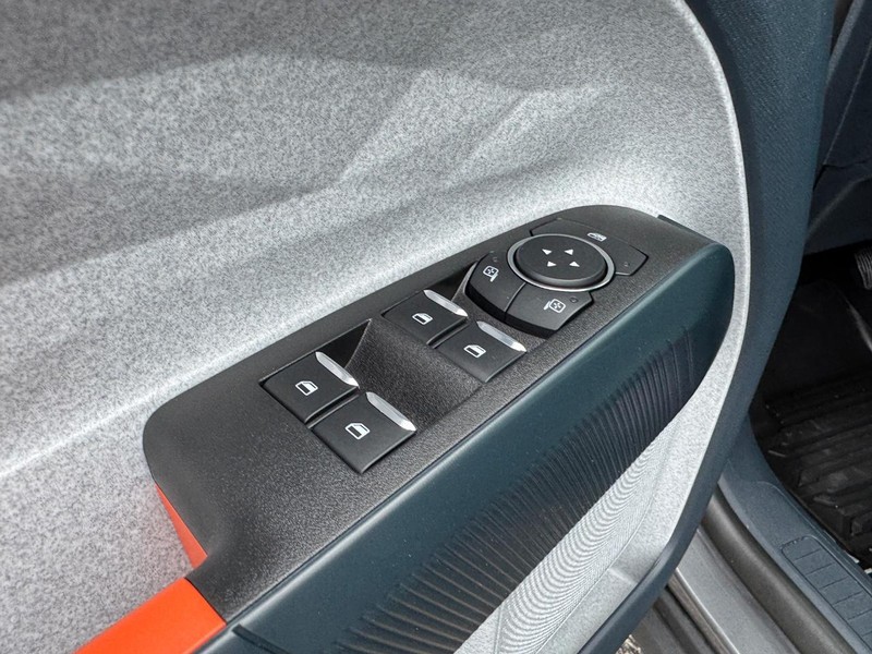 Ford Maverick Vehicle Full-screen Gallery Image 18