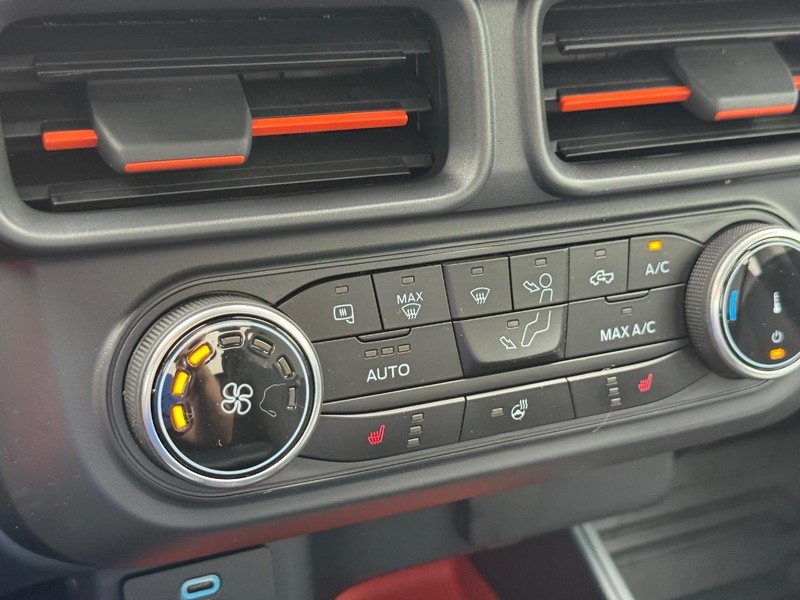 Ford Maverick Vehicle Full-screen Gallery Image 22