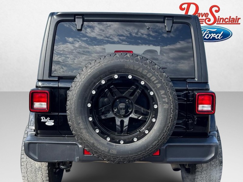 Jeep Wrangler Unlimited Vehicle Full-screen Gallery Image 08