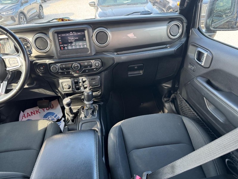 Jeep Wrangler Unlimited Vehicle Full-screen Gallery Image 16