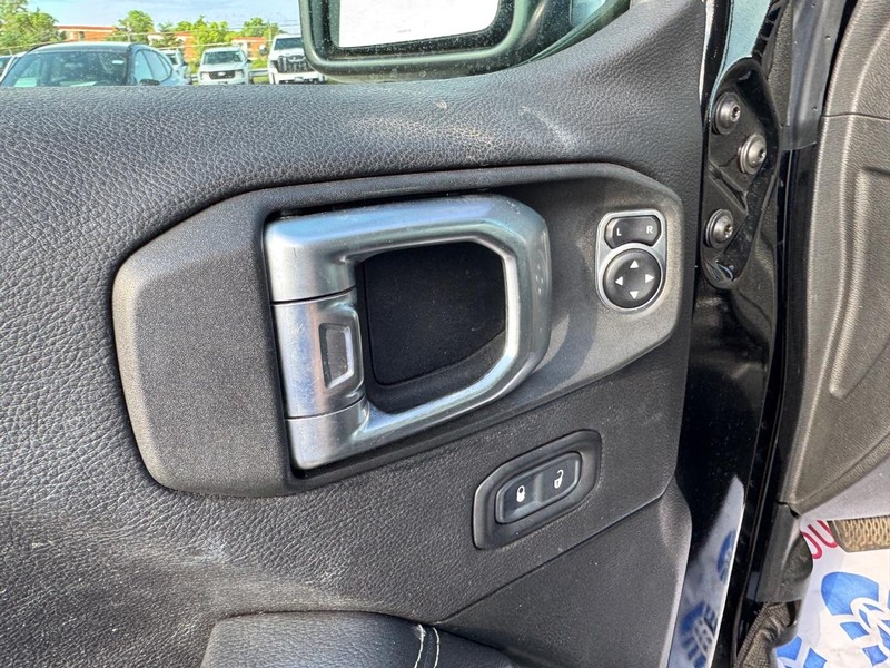 Jeep Wrangler Unlimited Vehicle Full-screen Gallery Image 18