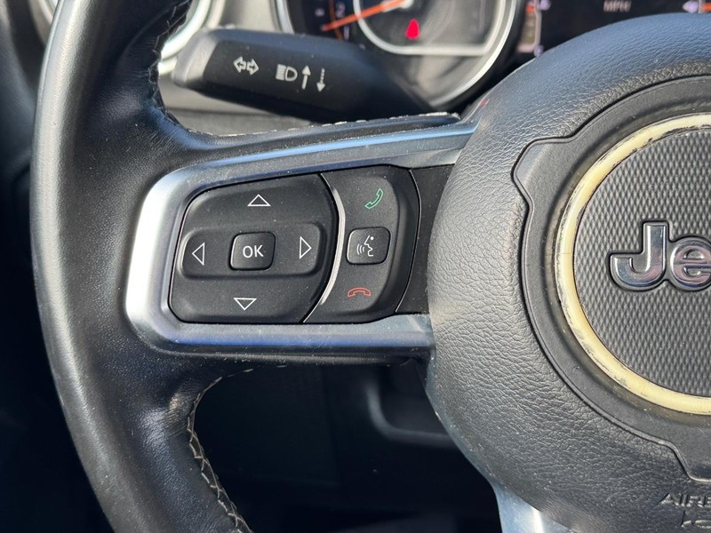 Jeep Wrangler Unlimited Vehicle Full-screen Gallery Image 20