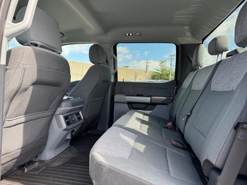 Ford Super Duty F-350 SRW Vehicle Full-screen Gallery Image 12