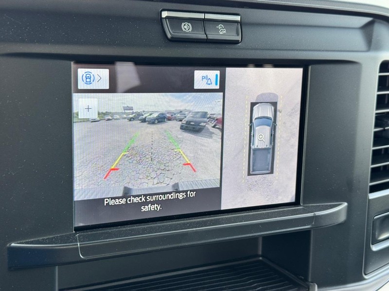 Ford Super Duty F-350 SRW Vehicle Full-screen Gallery Image 22