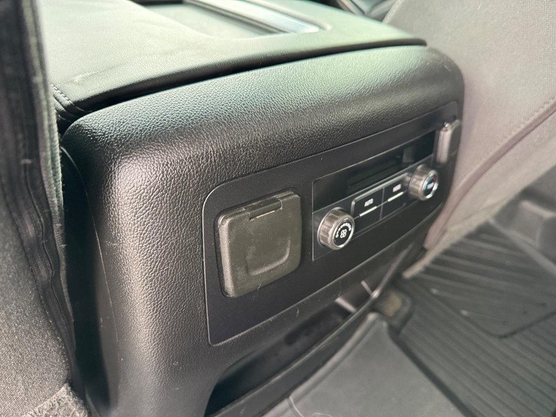 Chevrolet Tahoe Vehicle Full-screen Gallery Image 14