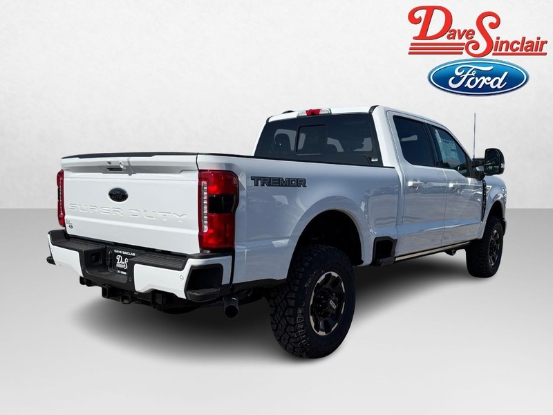 Ford Super Duty F-250 SRW Vehicle Full-screen Gallery Image 07