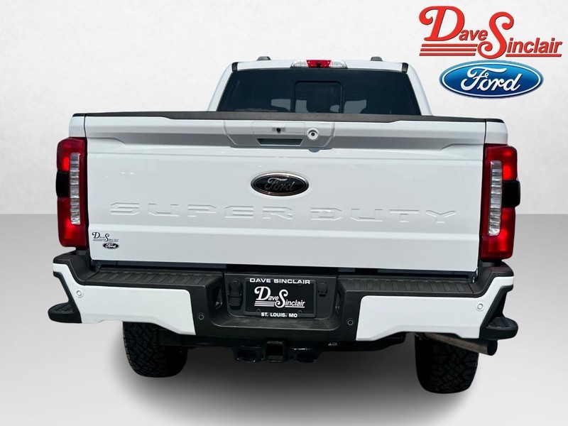 Ford Super Duty F-250 SRW Vehicle Full-screen Gallery Image 08