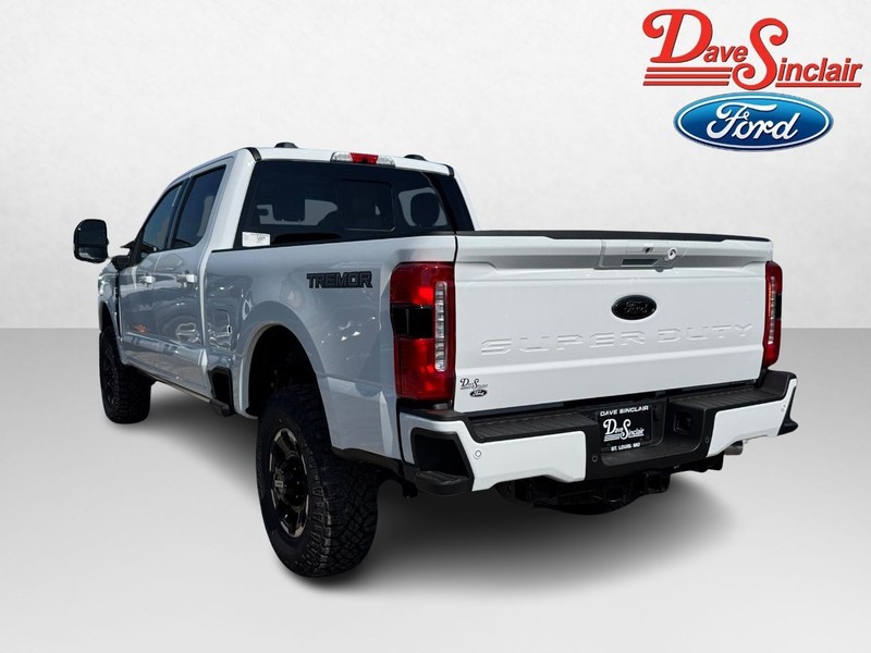 Ford Super Duty F-250 SRW Vehicle Full-screen Gallery Image 09