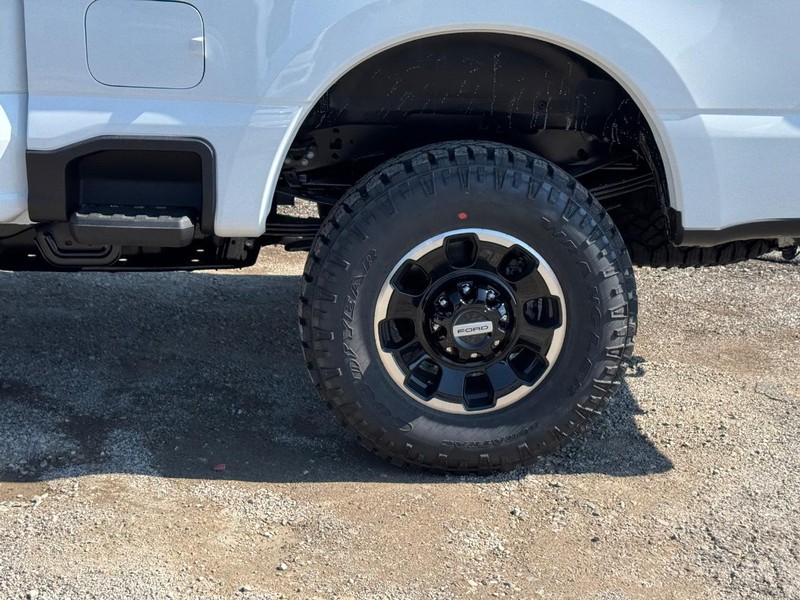 Ford Super Duty F-250 SRW Vehicle Full-screen Gallery Image 11