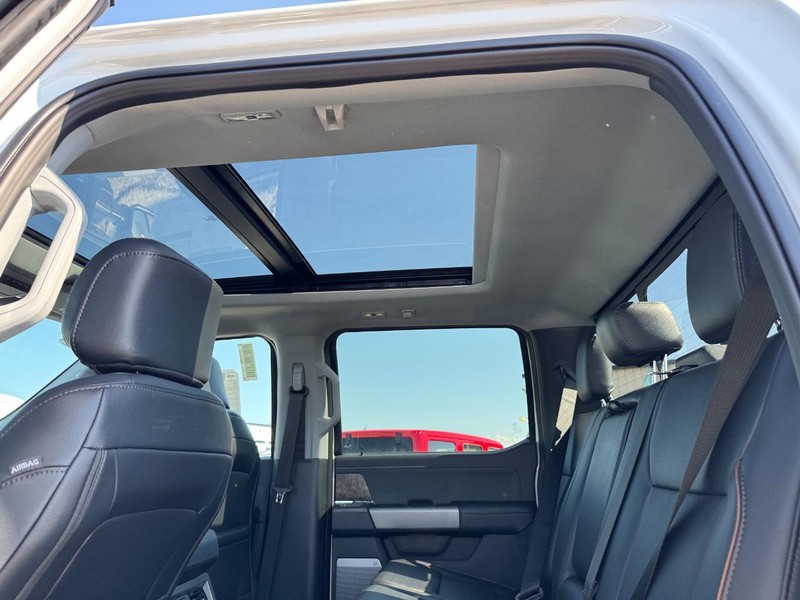 Ford Super Duty F-250 SRW Vehicle Full-screen Gallery Image 13