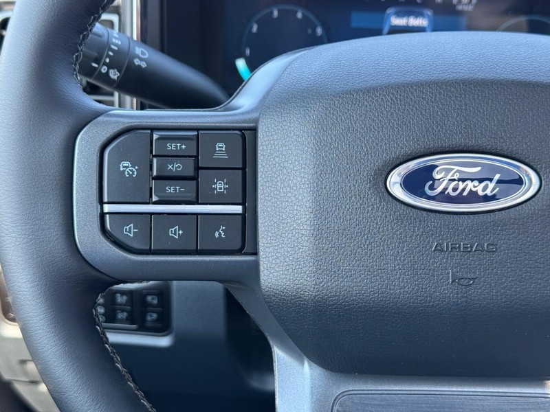 Ford Super Duty F-250 SRW Vehicle Full-screen Gallery Image 22