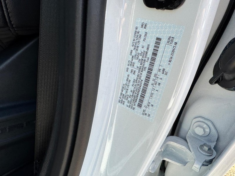 Ford Super Duty F-250 SRW Vehicle Full-screen Gallery Image 26