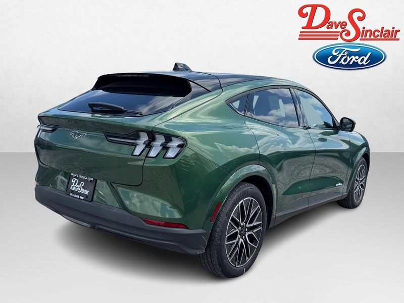 Ford Mustang Mach-E Vehicle Full-screen Gallery Image 07