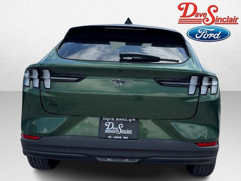 Ford Mustang Mach-E Vehicle Full-screen Gallery Image 08