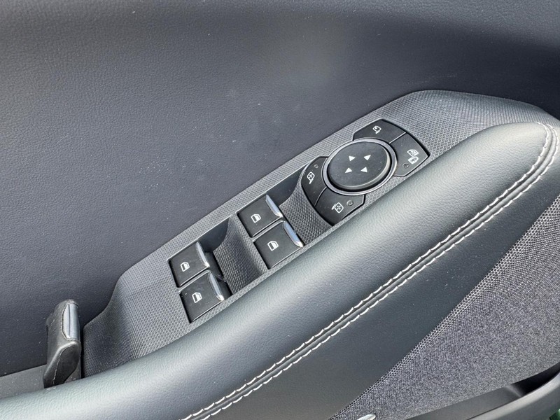 Ford Mustang Mach-E Vehicle Full-screen Gallery Image 20