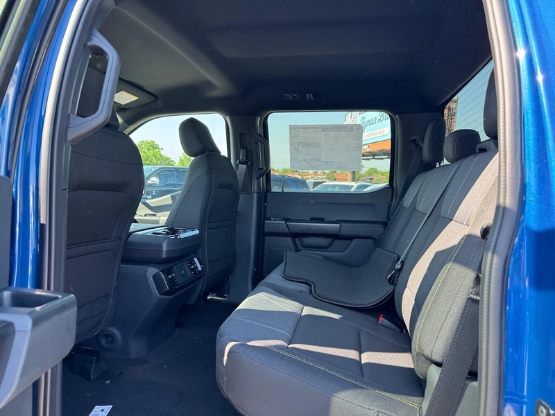 Ford F-150 Vehicle Full-screen Gallery Image 12