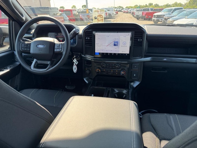 Ford F-150 Vehicle Full-screen Gallery Image 14
