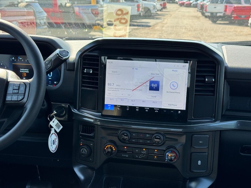 Ford F-150 Vehicle Full-screen Gallery Image 16
