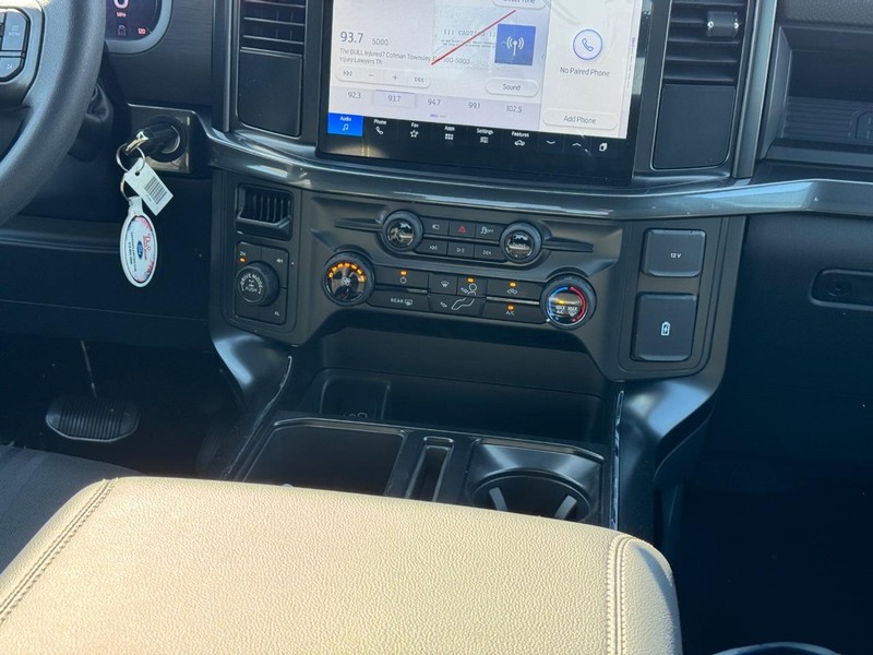 Ford F-150 Vehicle Full-screen Gallery Image 17