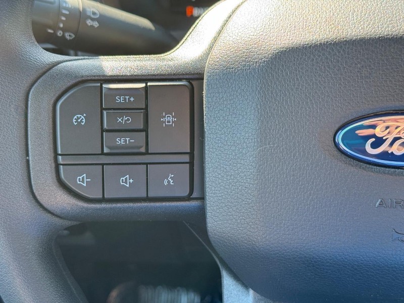 Ford F-150 Vehicle Full-screen Gallery Image 21