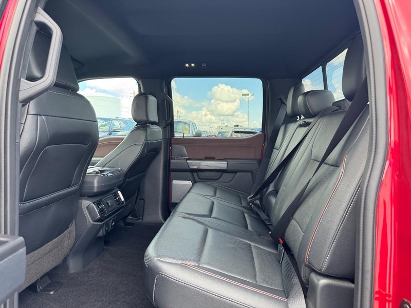 Ford F-150 Vehicle Full-screen Gallery Image 12
