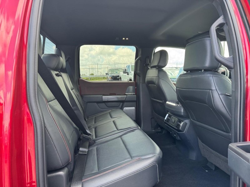 Ford F-150 Vehicle Full-screen Gallery Image 13