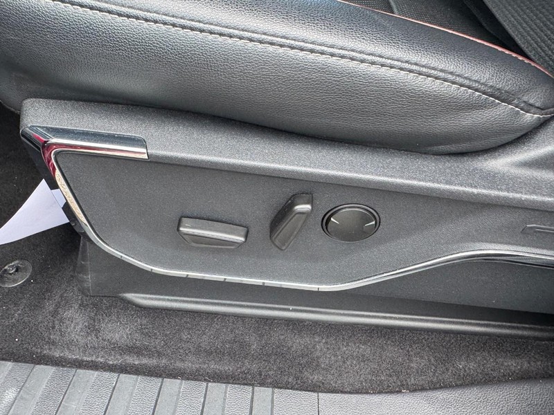Ford F-150 Vehicle Full-screen Gallery Image 17