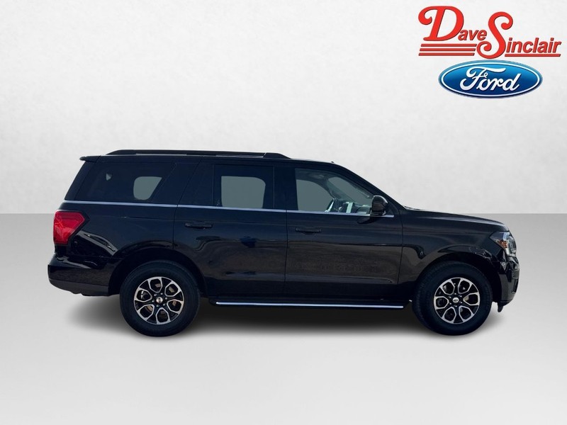 Ford Expedition Vehicle Full-screen Gallery Image 05