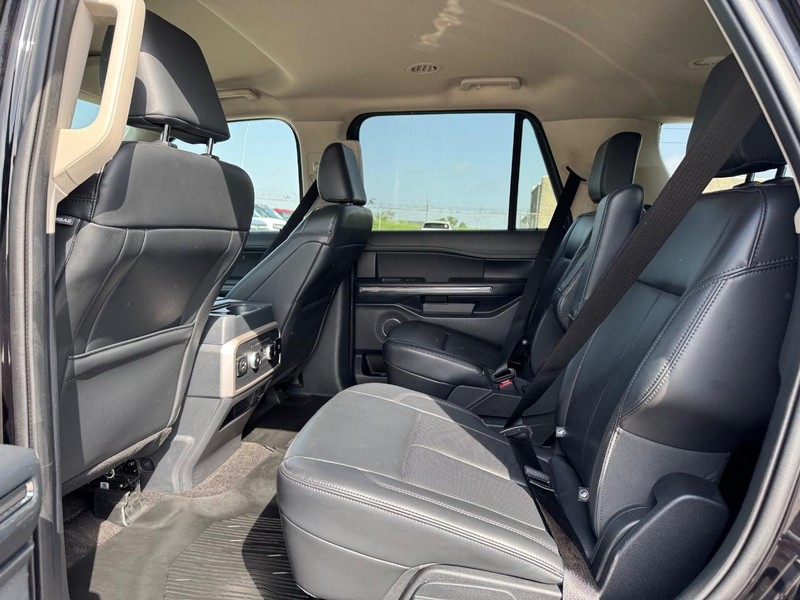 Ford Expedition Vehicle Full-screen Gallery Image 12