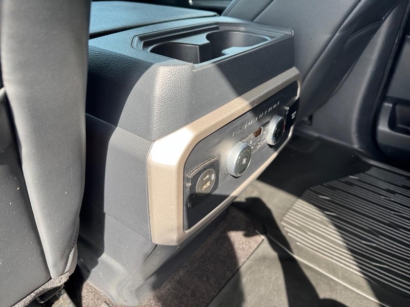 Ford Expedition Vehicle Full-screen Gallery Image 13