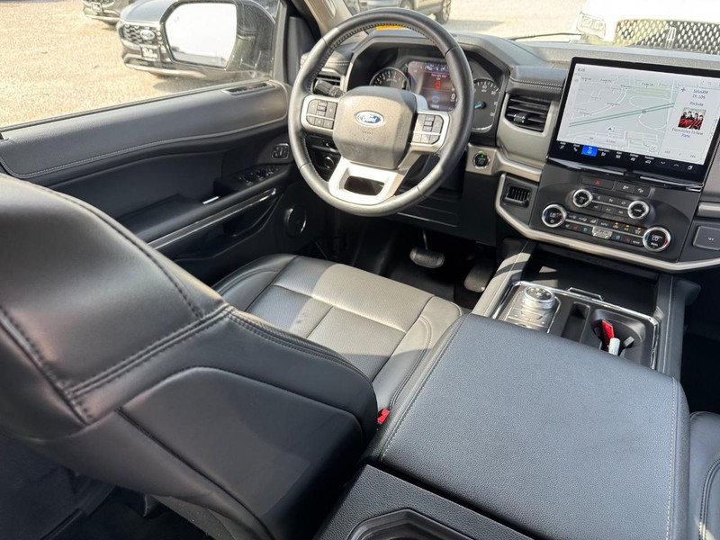 Ford Expedition Vehicle Full-screen Gallery Image 16