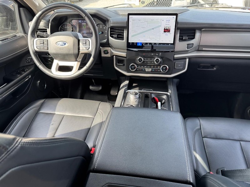 Ford Expedition Vehicle Full-screen Gallery Image 17