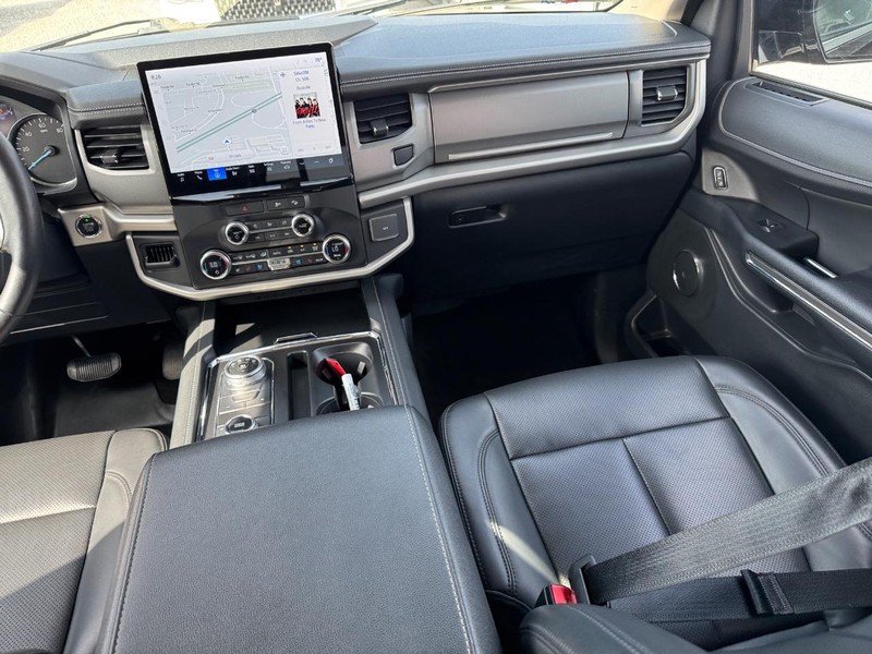 Ford Expedition Vehicle Full-screen Gallery Image 18