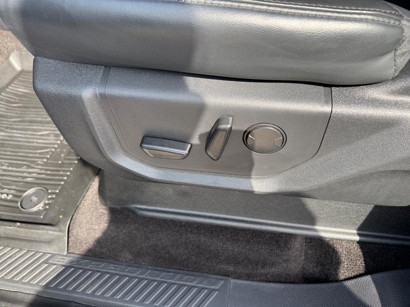 Ford Expedition Vehicle Full-screen Gallery Image 19