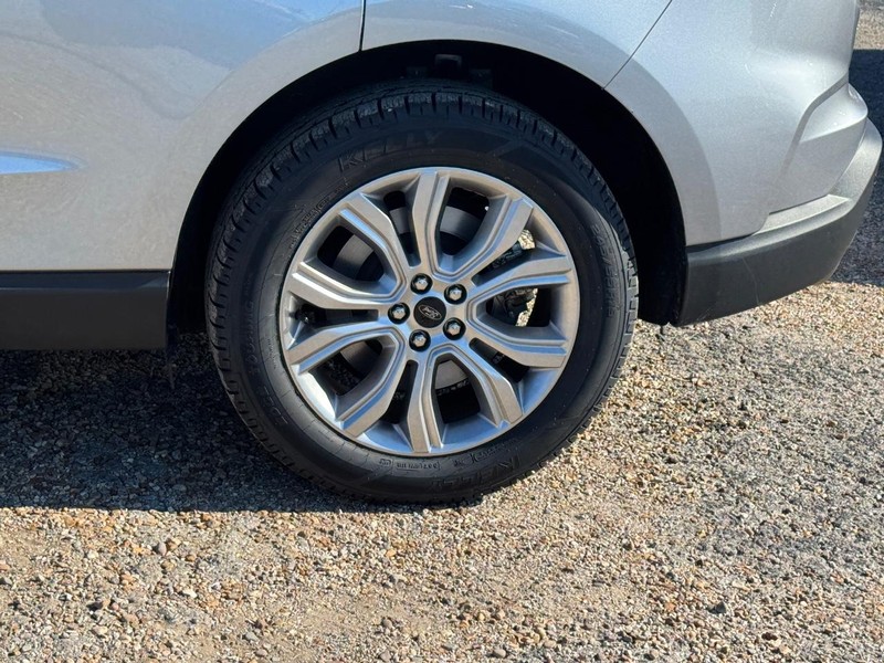 Ford Edge Vehicle Full-screen Gallery Image 11