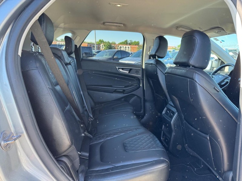 Ford Edge Vehicle Full-screen Gallery Image 13