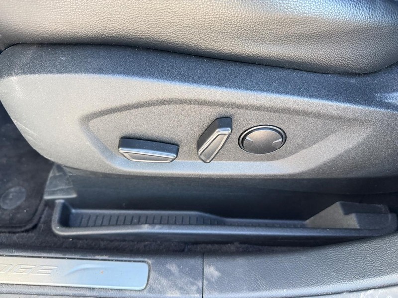Ford Edge Vehicle Full-screen Gallery Image 17