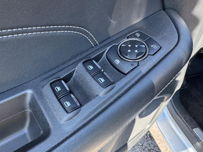 Ford Edge Vehicle Full-screen Gallery Image 18