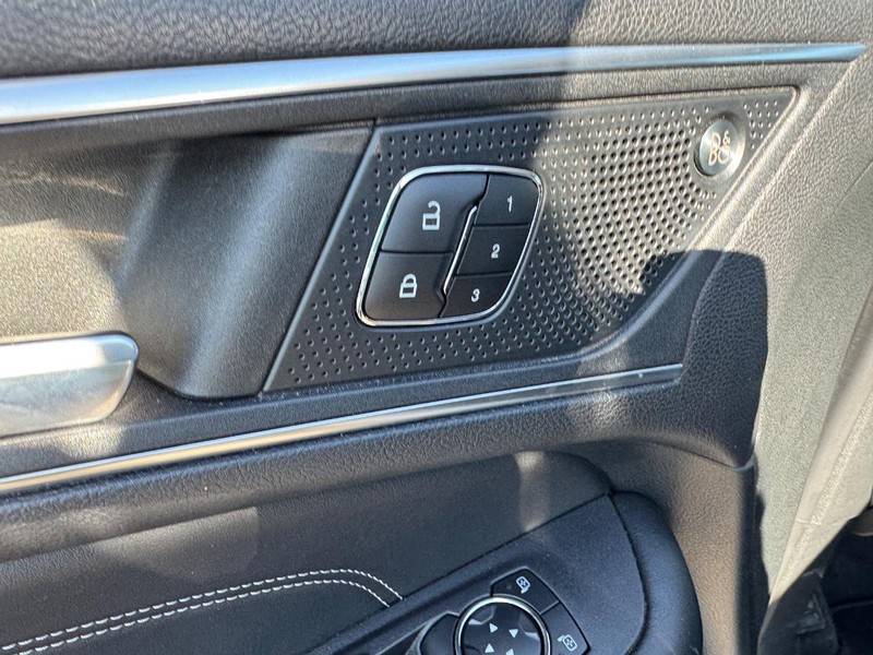 Ford Edge Vehicle Full-screen Gallery Image 19