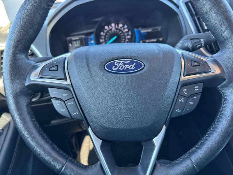 Ford Edge Vehicle Full-screen Gallery Image 20