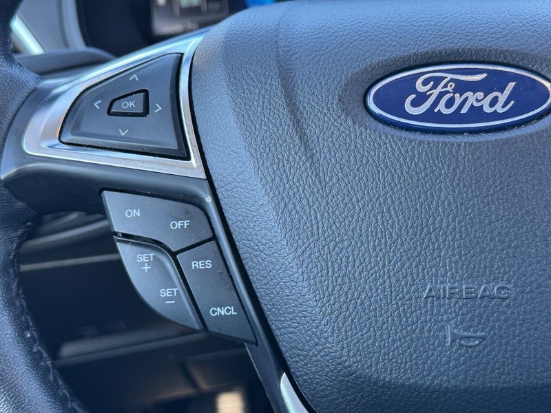 Ford Edge Vehicle Full-screen Gallery Image 21
