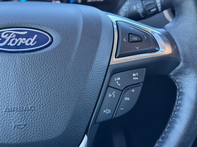 Ford Edge Vehicle Full-screen Gallery Image 22
