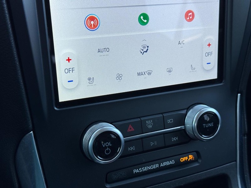 Ford Edge Vehicle Full-screen Gallery Image 23