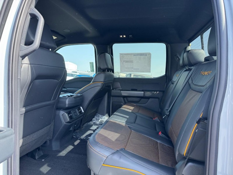 Ford F-150 Vehicle Full-screen Gallery Image 12